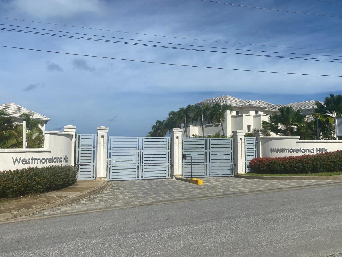Westmoreland Hills - Mount Standfast - St James - Full Gym Membership Сент-Джеймс Экстерьер фото