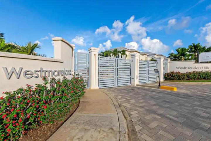 Westmoreland Hills - Mount Standfast - St James - Full Gym Membership Сент-Джеймс Экстерьер фото
