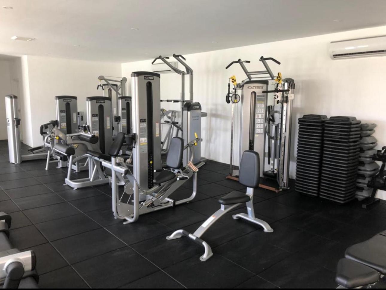 Westmoreland Hills - Mount Standfast - St James - Full Gym Membership Сент-Джеймс Экстерьер фото