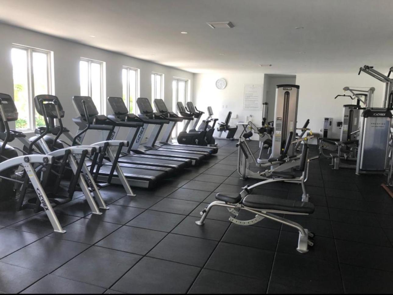 Westmoreland Hills - Mount Standfast - St James - Full Gym Membership Сент-Джеймс Экстерьер фото